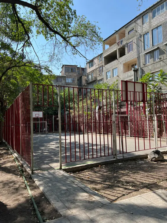 Спортплощадка на проспекте Маштоца