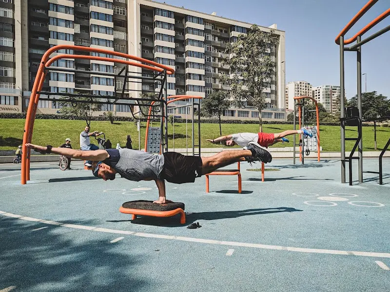 Mərkəzi Park idman meydançası