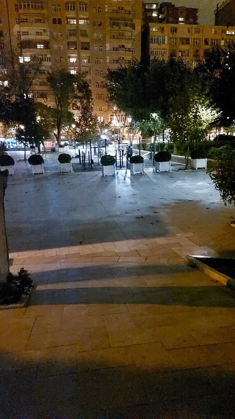 Dədə Qorqud Parkı idman meydançası
