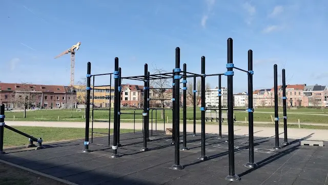 Bar-code Calisthenics park