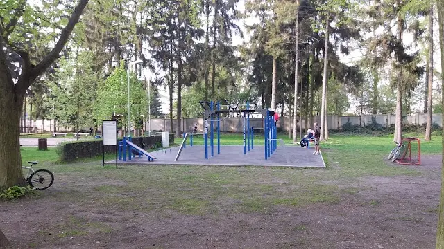 Venkovní posilovací stroje (Street Workout Kladno)