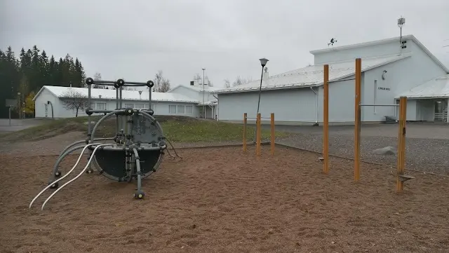 Leinolan koulun street workout -telineet / ulkokuntoilupaikka