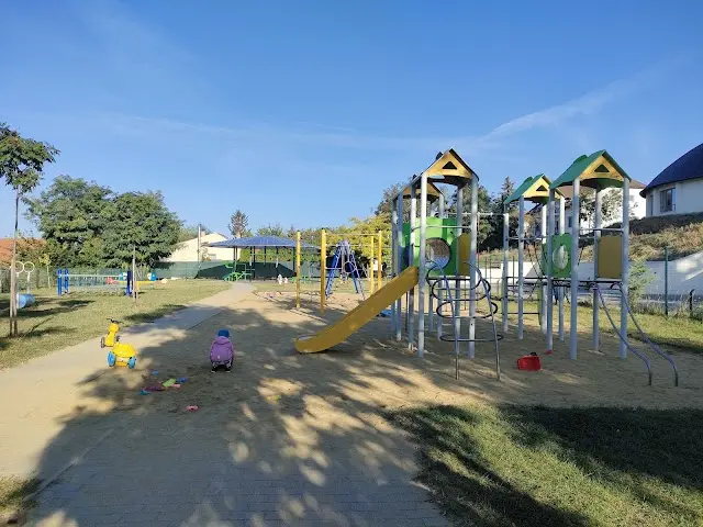Játszótér és kondipark