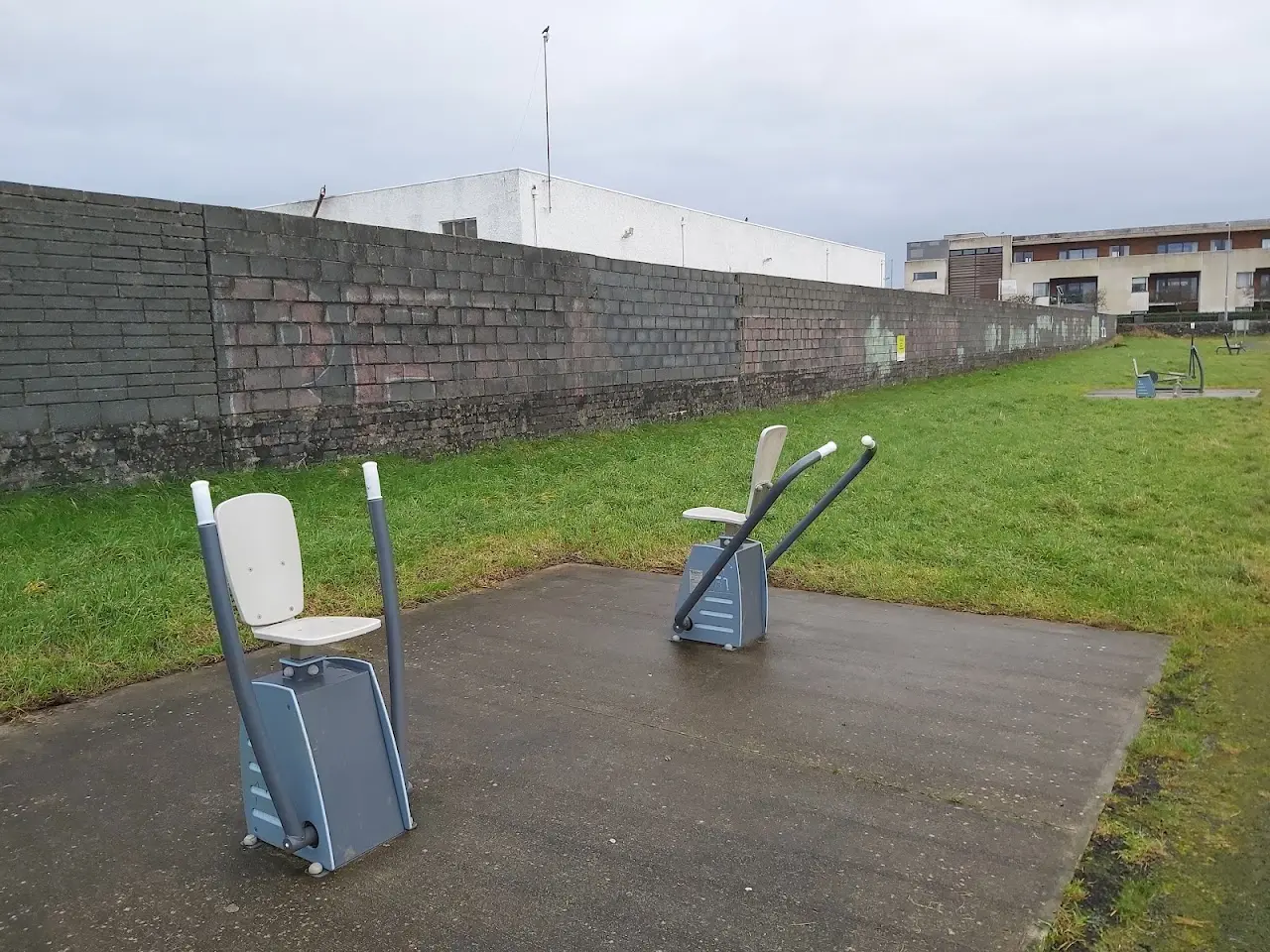 Outdoor exercise equipment