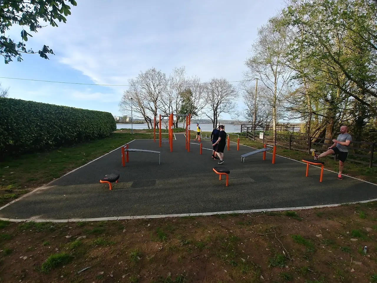Calisthenics & Outdoor Exercise Zone