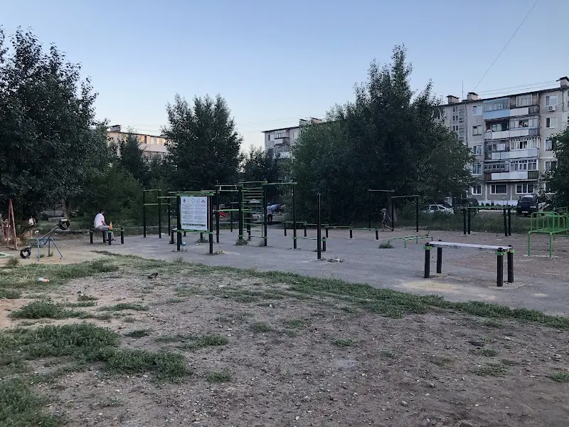 Уличная спортивная площадка