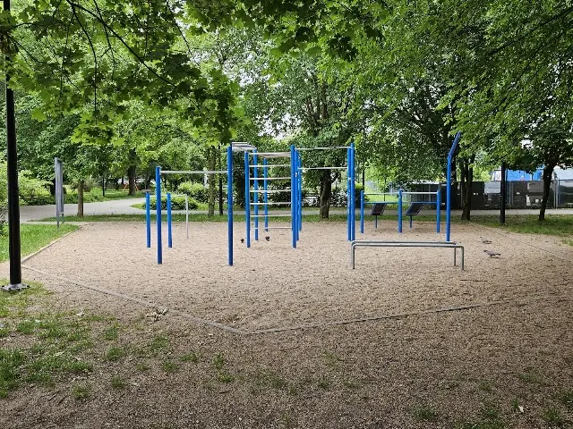 Park do Kalisteniki( street workout park)