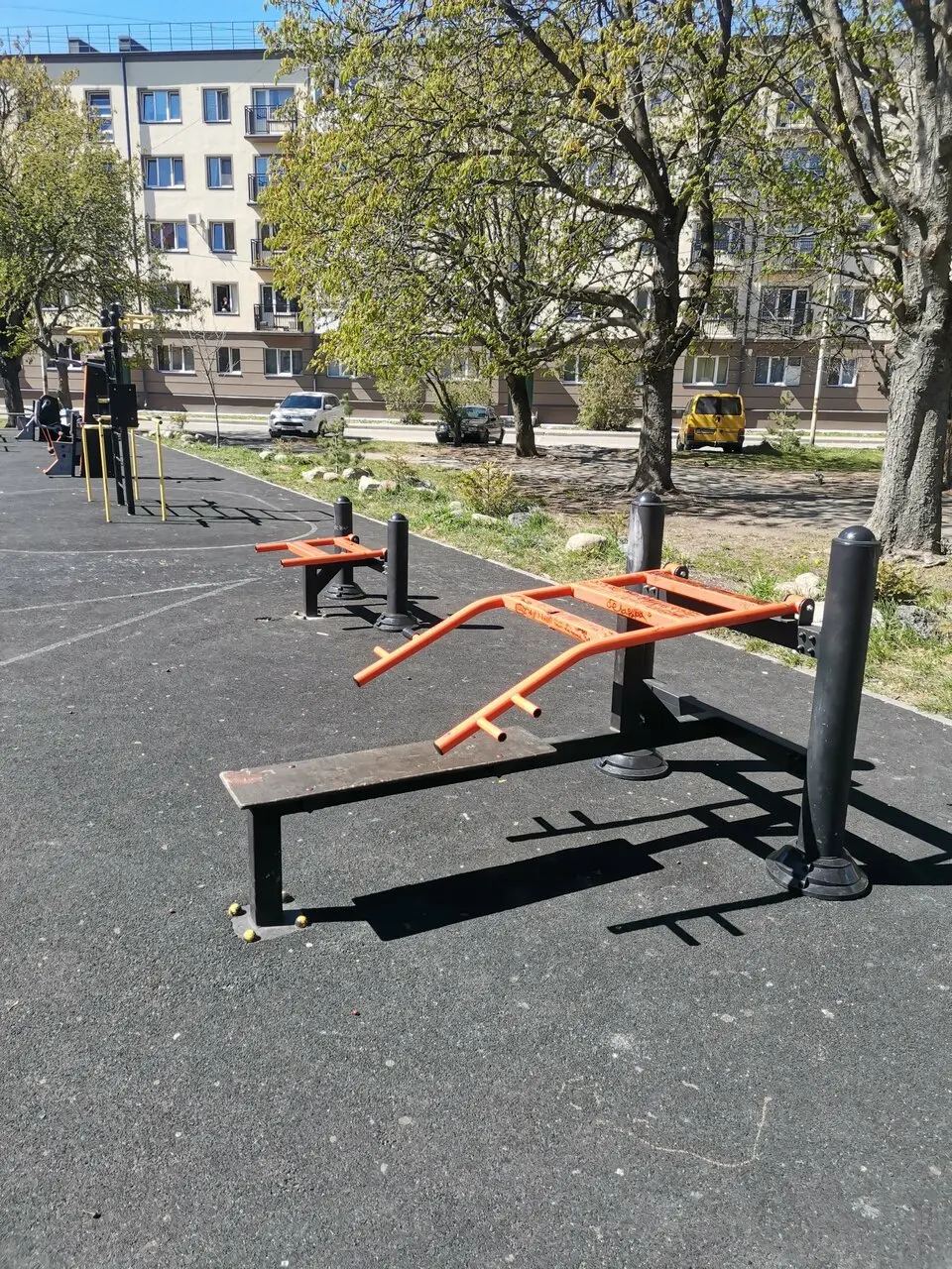 Спортплощадка с турниками