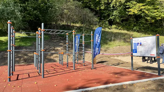 Fitnes na prostem pod Šmarjetno (street workout)